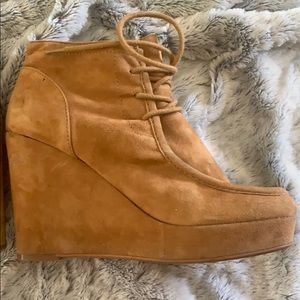 Nine West babygirlo tan suede wedge booties 7.5